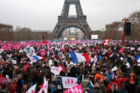 PARIS: MULTITUDINARIA MANIFESTACIÓN CONTRA EL "MATRIMONIO" HOMOSEXUAL